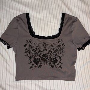 Cider Gray Lace Trim Floral Top